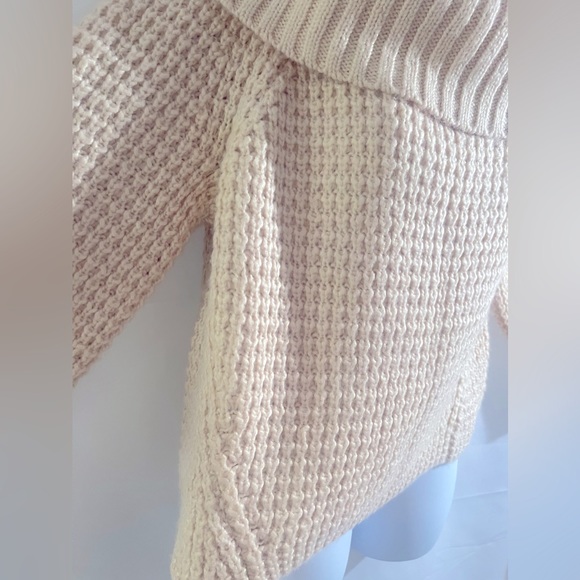 Women’s Express off the shoulder Sweater!!!! 🤍🔥 - Picture 9 of 11